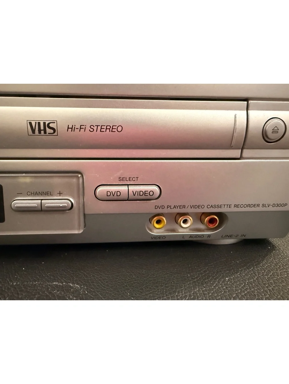 Sony DVD Player and VHS Hi-Fi Stereo Video Cassette Recorder SLV-D300P